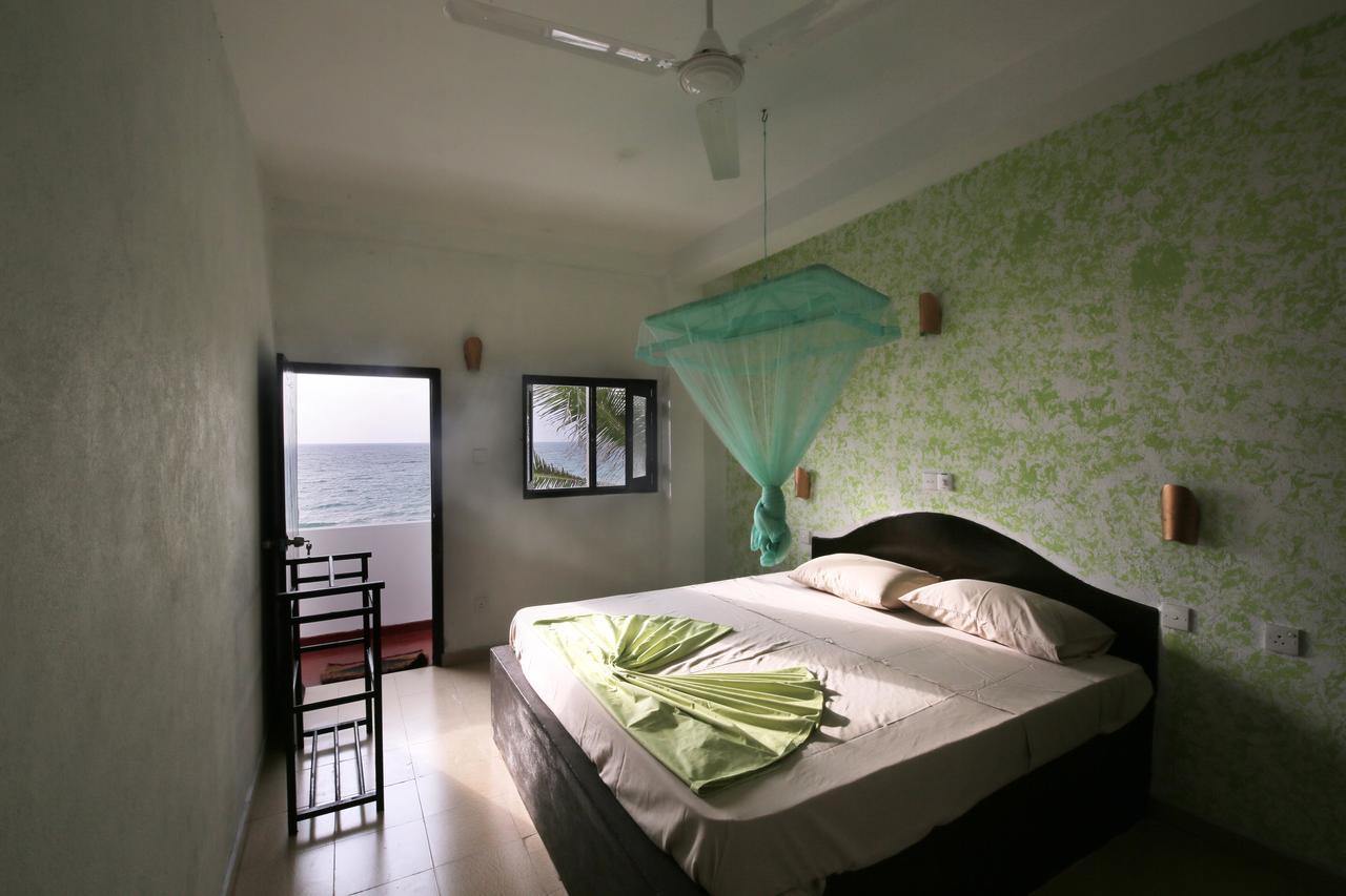 Crocodile 3* Hikkaduwa